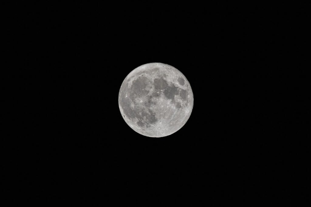 Planet Moon's mythological story in astrology.